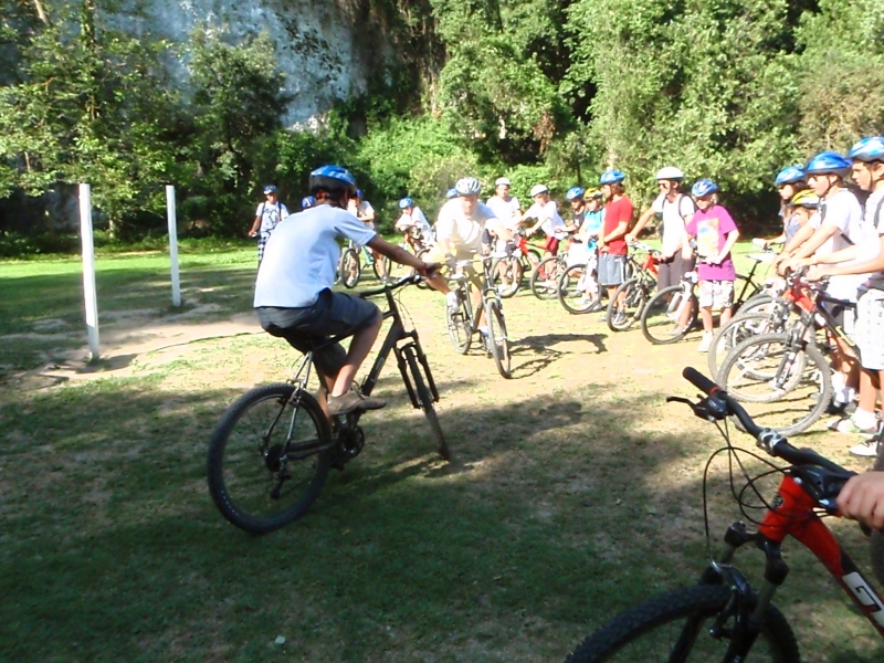 Village Camps International Summer Camp Ard&egrave;che, France 2019-07-26 https://www.villagecamps.com/journals_admin/images/70-8-Phillipe and Gary facedown in Chicken.jpg